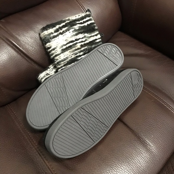 TOMS winter shoes - Picture 4 of 5